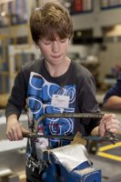 Schulgruppe in der Werkstatt