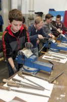 Schulgruppe in der Werkstatt