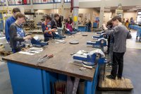 Schulgruppe in der Werkstatt